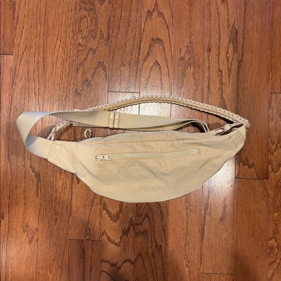 BEIS The Sport Pack in Beige - Picture 7 of 7